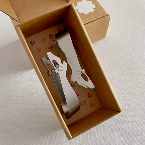 Set of two stainless steel mini tongs in brown gift box with floral pattern