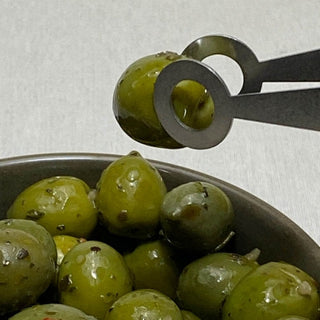 That which bites: Some thoughts about tongs