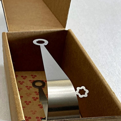 Circles serving tongs