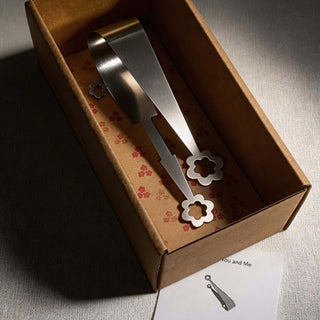 Flowers stainless steel server presented in kraft gift box with floral pattern